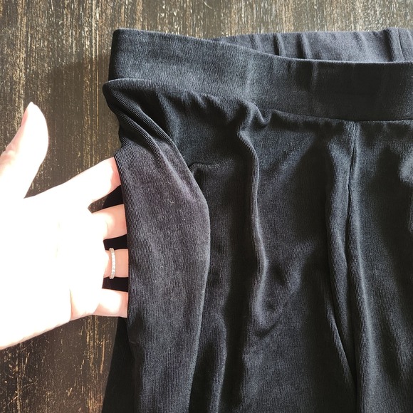 Chico's Traveler Slinky Wide Leg Palazzo Pants Womens 1 M 8 Crop (30x23) Black - Picture 3 of 11